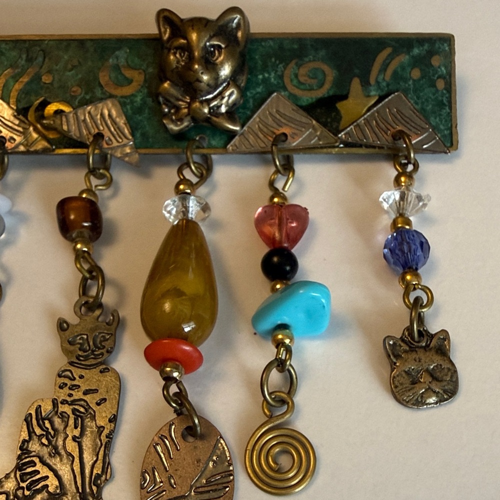 Artistic Cat Brooch with Colorful Charms - Picture 2 of 7